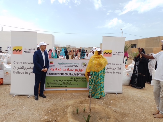 Attijari bank Mauritanie offre 100 paniers alimentaires à des familles nécessiteuses - [Photoreportage]