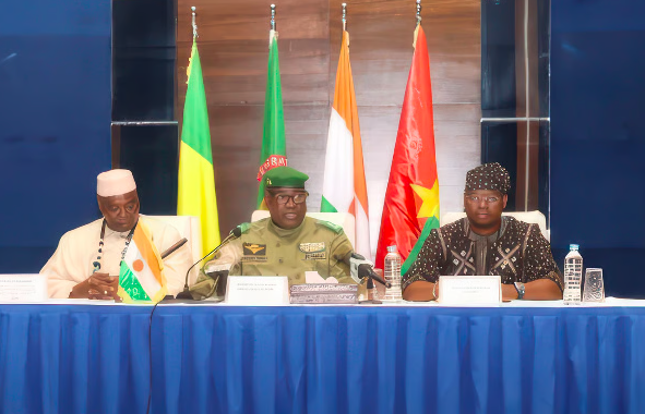 L'AES veut rompre avec la CPI