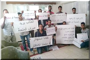 Des associations d’étudiants demandent le paiement des bourses