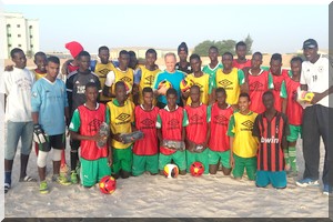 Le Chargé d’Affaires a.i. de l’Ambassade d’Allemagne visite l’Académie de football Diaga Dieng, 