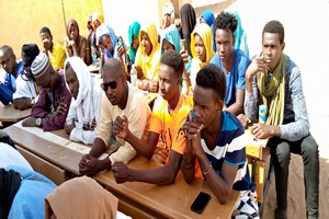 Hamedalaye : construction de deux classes et réfections  25 tables et bancs