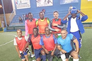 Match de football entre vétérans : Des retrouvailles mémorables ! [PhotoReportage]