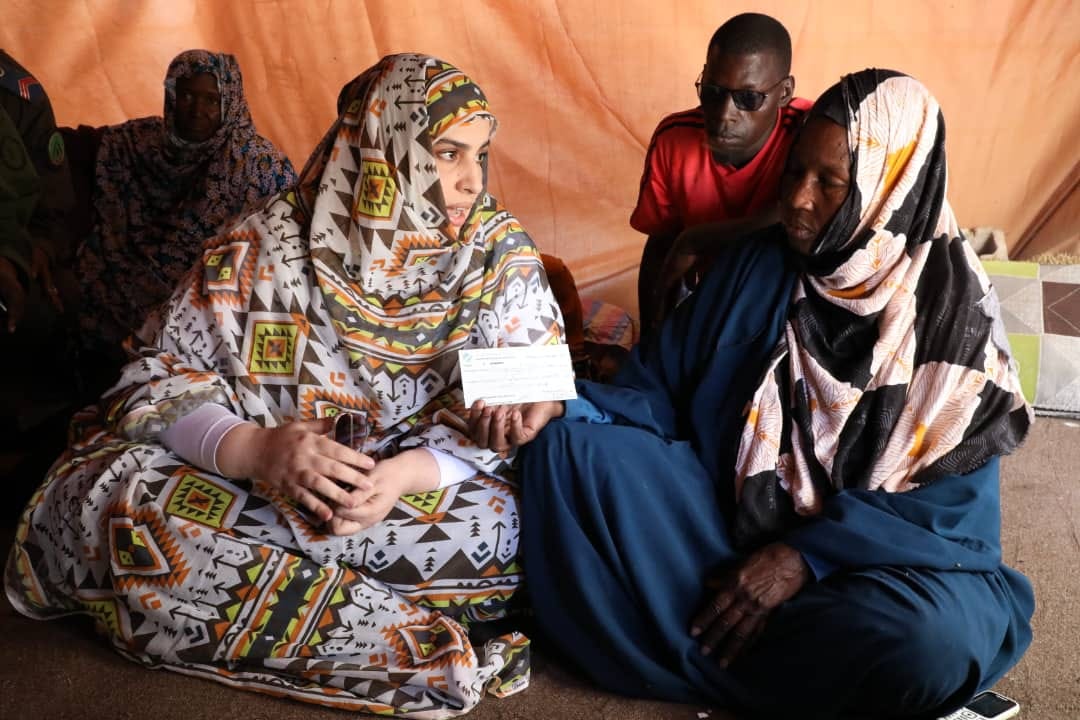 Le Commissariat aux Droits de l’Homme apporte une aide financière à une famille victime d’un incendie