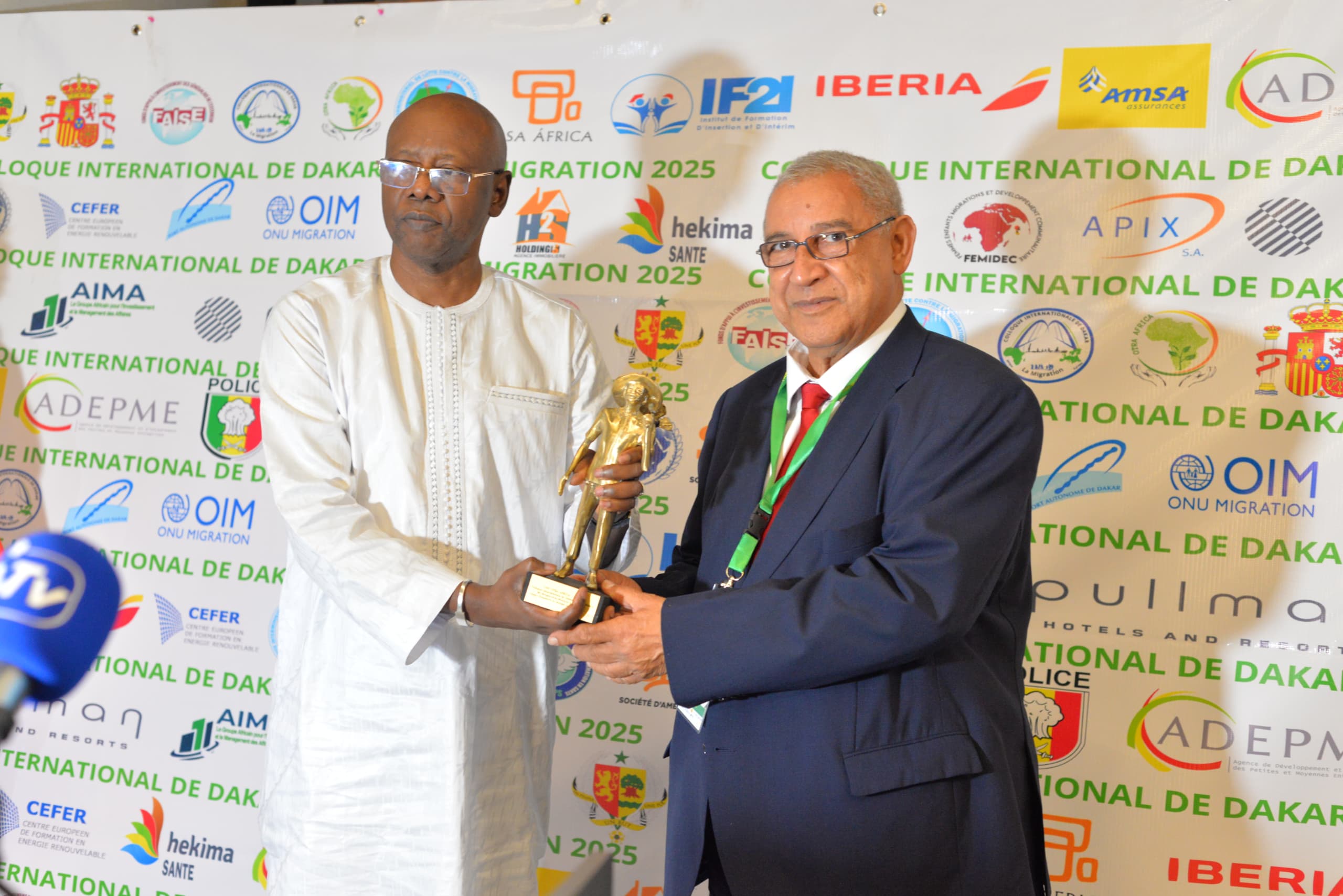 Prise en charge de la question migratoire : Otra Africa récompense le Consul honoraire du Sénégal à Nouadhibou