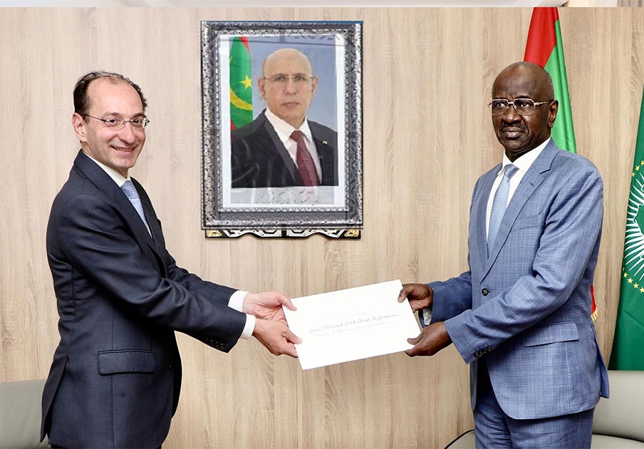 Le ministre des Affaires étrangères reçoit les copies figurées des lettres de créance de l’ambassadeur d’Espagne