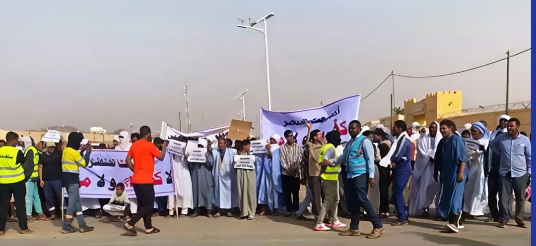 Akjoujt : une cité industrielle abandonnée manifeste contre la soif et l’obscurité