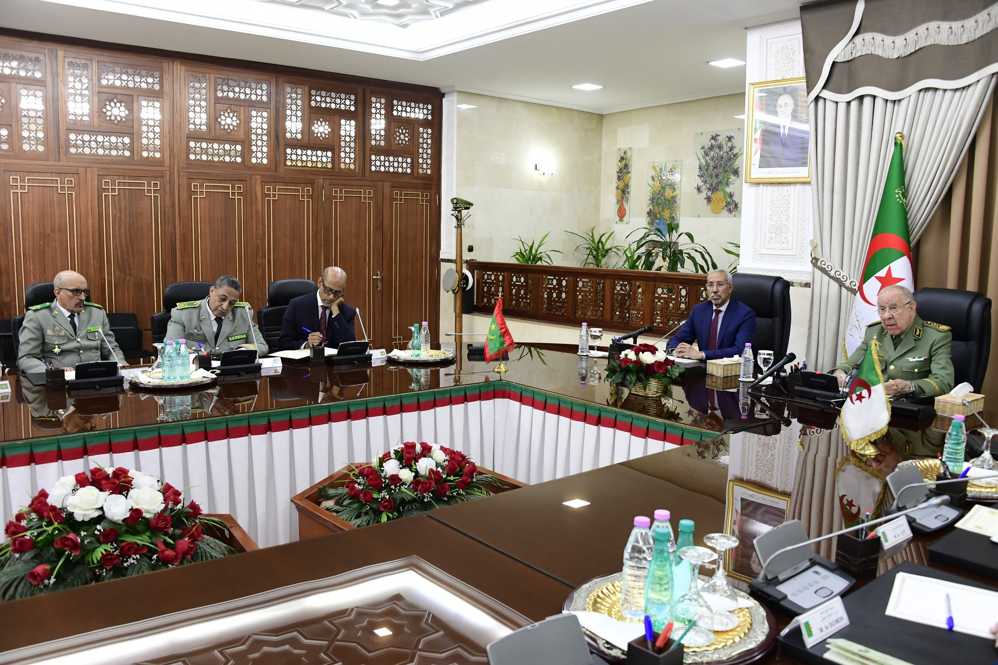 Le Général d’Armée Saïd Chanegriha reçoit le ministre de la défense mauritanien