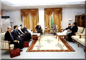 Le Président de la République reçoit le deuxième bouclier remis à travers le monde ...