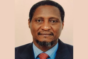 M. Ball Mamadou, Professeur agrégé en dermatologie vénérologie : 