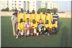 L’ambassade des Etats-Unis en Mauritanie fait un don de ballons à l’Académie de Football Ndiaga Dieng Sports-Etudes [PhotoReportage]