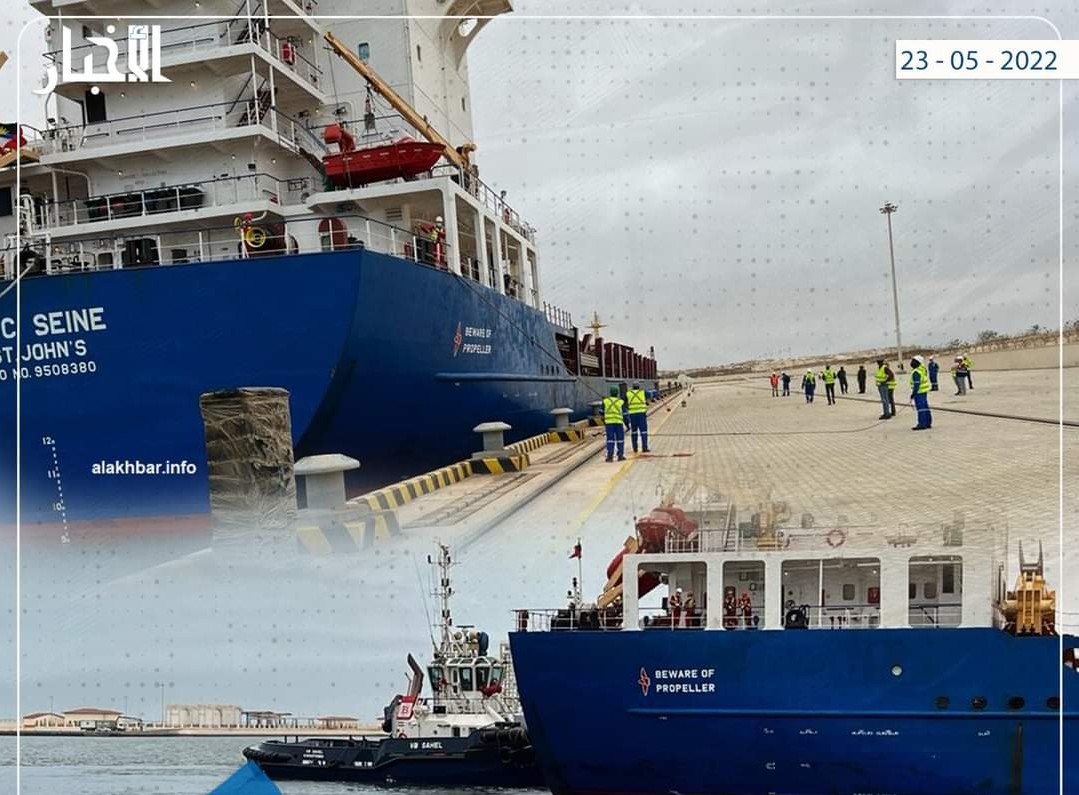 Arrivée au port de Ndiago du premier navire commercial 