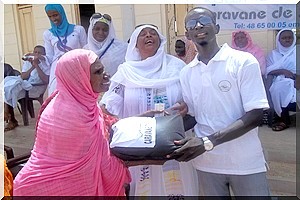 Le Club Vivi Mauritanie distribue des vivres à des familles à Zatar [PhotoReportage]