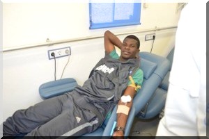 Avant la finale de Coupe de la Mauritanie , l’ASAC Concorde fait de l’humanitaire ! 