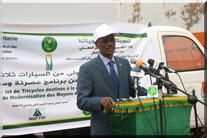 Lancement de l'opération de distribution de tricycles au profit de diplômés chômeurs 