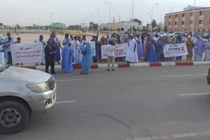 Des artistes (griots) manifestent devant la présidence et demandent de mettre fin à la discrimination sociale