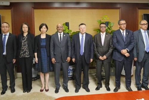 Le ministre de l'Economie tient une séance de travail avec le président de China Exim Bank