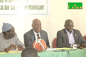 Les arbitres et les officiels de table sur les bancs [PhotoReportage]