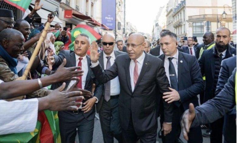 Paris: bain de foule pour Ghazouani