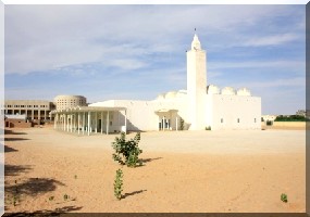 Ancienne mosquée : Privée d’électricité. 
