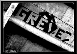 Des centrales syndicales regrettent l’insouciance du gouvernement face à la grève des professeurs. 