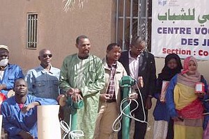 Développement durable intégré : Remise de matériel de travail à des personnes à mobilité réduite