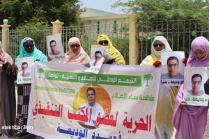 Vidéo. Sit-in des femmes de Tawassoul devant le siège central de la sureté pour exiger la libération de Wedia