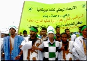 L’UNEM manifeste aprés la libération de ses membres.  