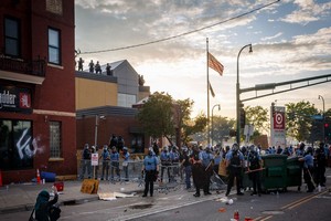 Mort de George Floyd à Minneapolis : le policier inculpé d'homicide involontaire 
