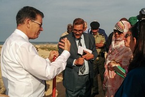 Visite du Ministre allemand Dr Gerd Müller pour observer et évaluer les réalisations du Projet « Adaptation au Changement Climatique des Villes Côtières » [PhotoReportage]