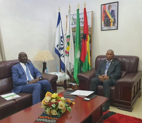Le ministre des Affaires étrangères remet un message du Président de la République au Premier ministre bissau-guinéen