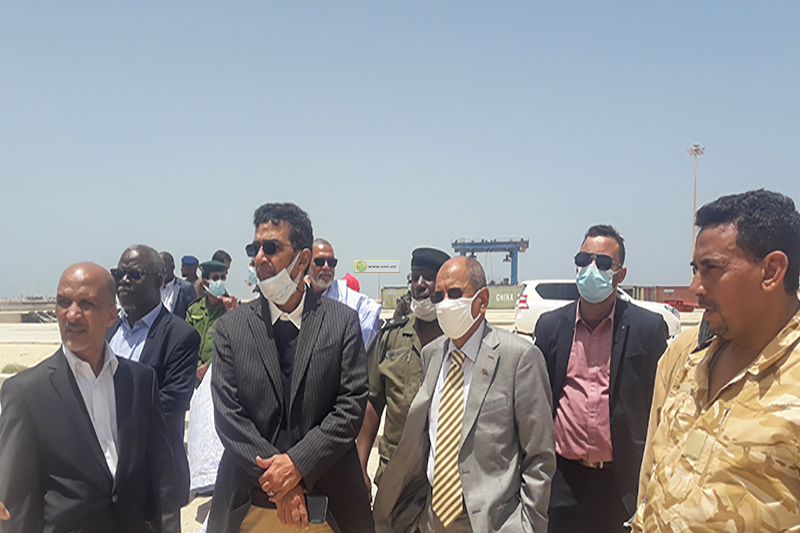 Le ministre des Pêches Mohamed Ould Abidine Ould Maayif en visite au port de Ndiago à Keur Macène