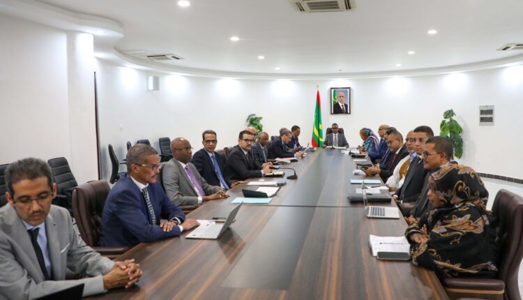 Le Premier ministre préside une réunion du Haut Conseil du numérique