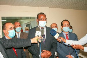 Le ministre de l'Hydraulique exhorte les employés de la SNDE à résoudre les problèmes des citoyens