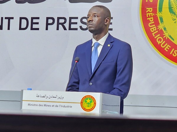 Le ministre des Mines dément les rumeurs concernant son entrée au Canada avec un passeport étranger