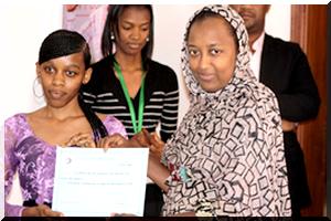 Total Mauritanie Finance un atelier de tissage pour des femmes  non-voyantes.