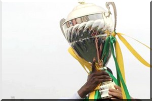 En images : Les anciennes gloires de Mauritanie décrochent un trophée à Dakar