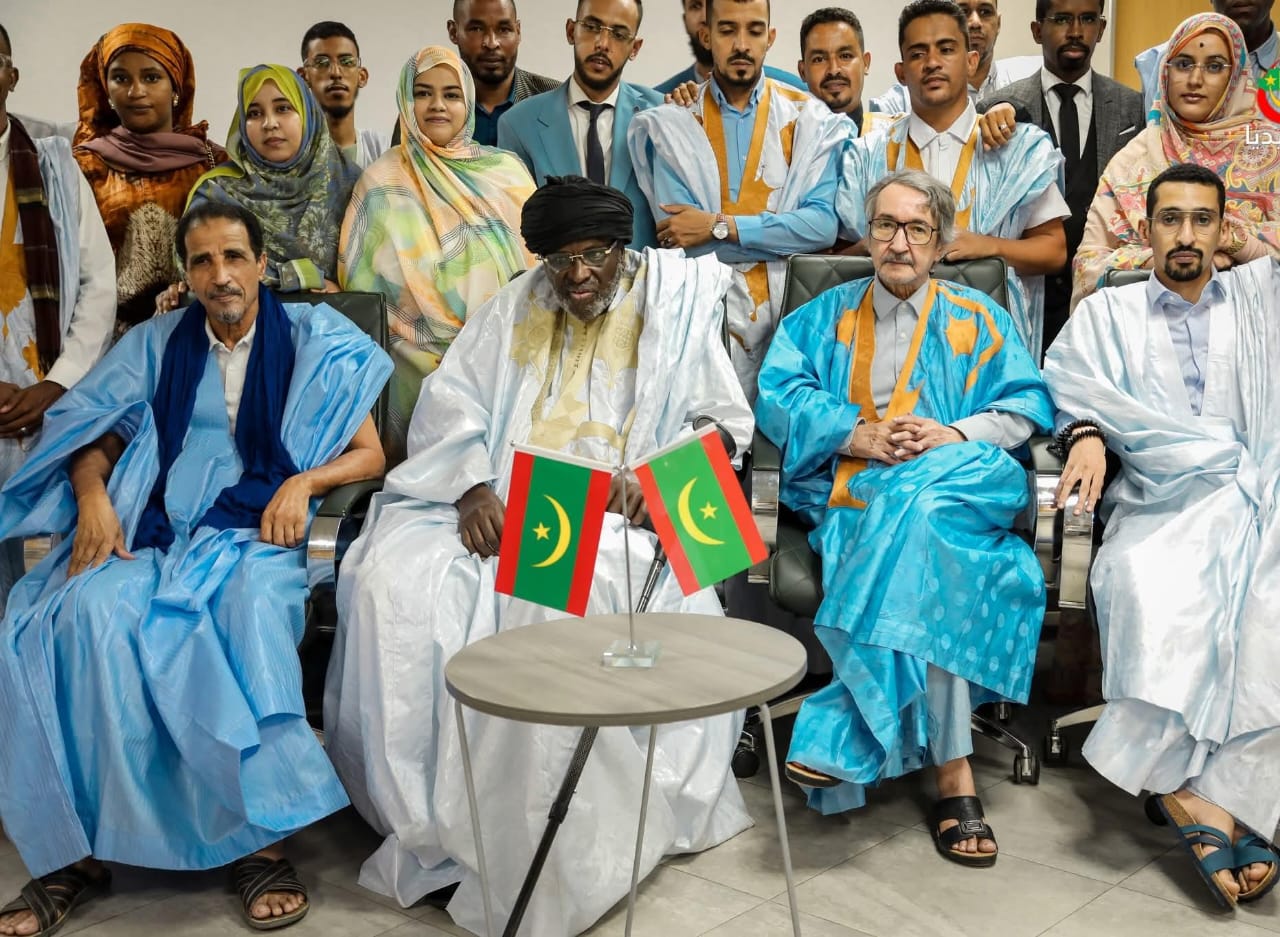 Le pont des générations : quand les anciens et les jeunes débattent de l’avenir de la Mauritanie